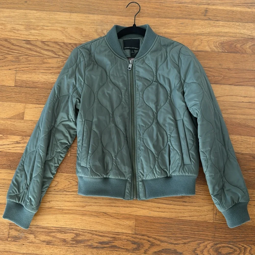Banana Republic Quilted Bomber jacket, size small, army green - Picture 3 of 3